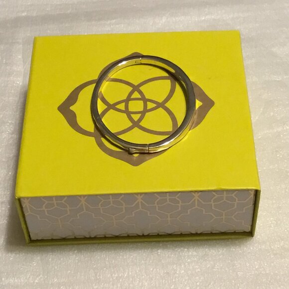 Very lovely Kendra Scott gold tone bracelet with box - Picture 11 of 12